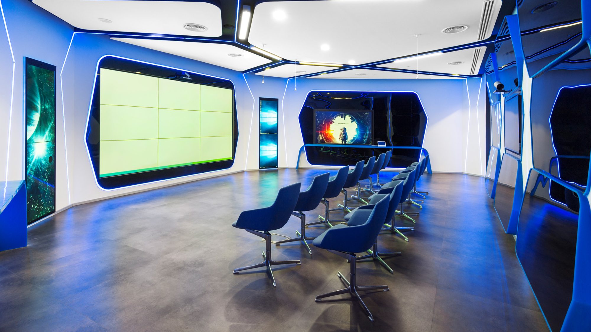 Theatre with screen and chairs