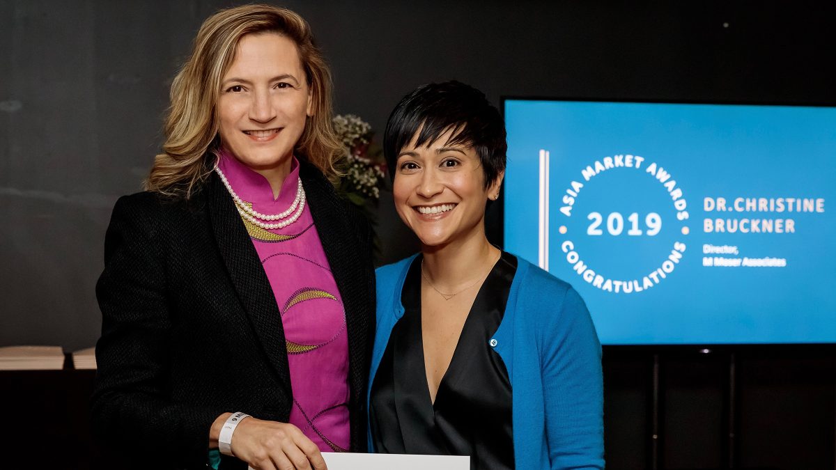 Christine Bruckner receiving the IWBI 2019 award