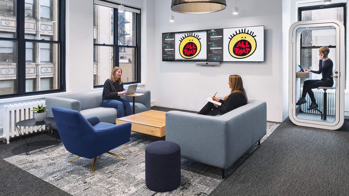 Rakuten-nyc-workplace-collaboration-booth-seating-area