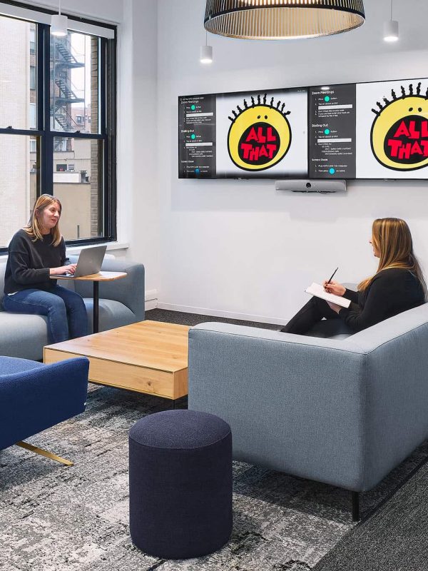 Rakuten-nyc-workplace-collaboration-booth-seating-area