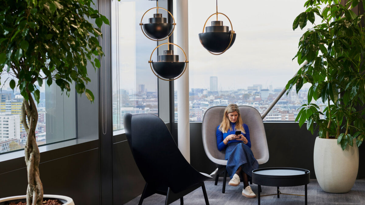 fintech-bureau-salon-plantes