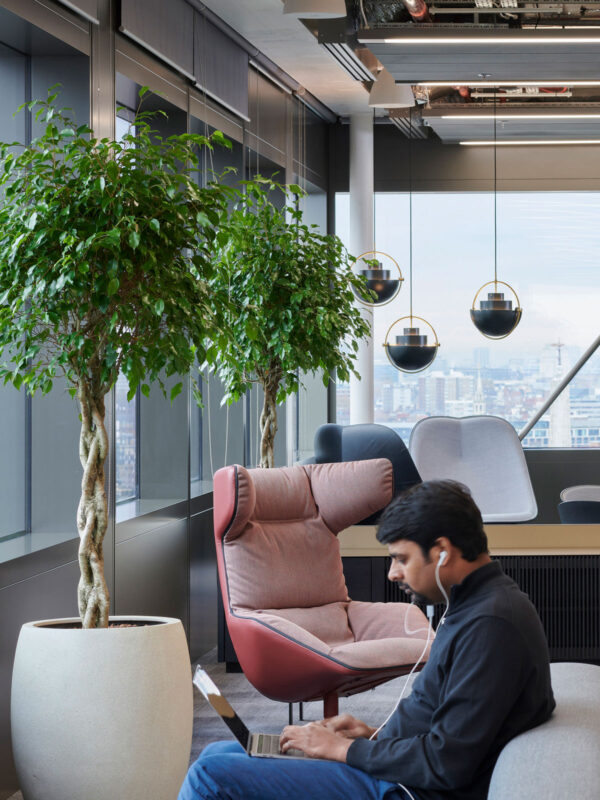fintech-office-london-office-interior-lounge-seating
