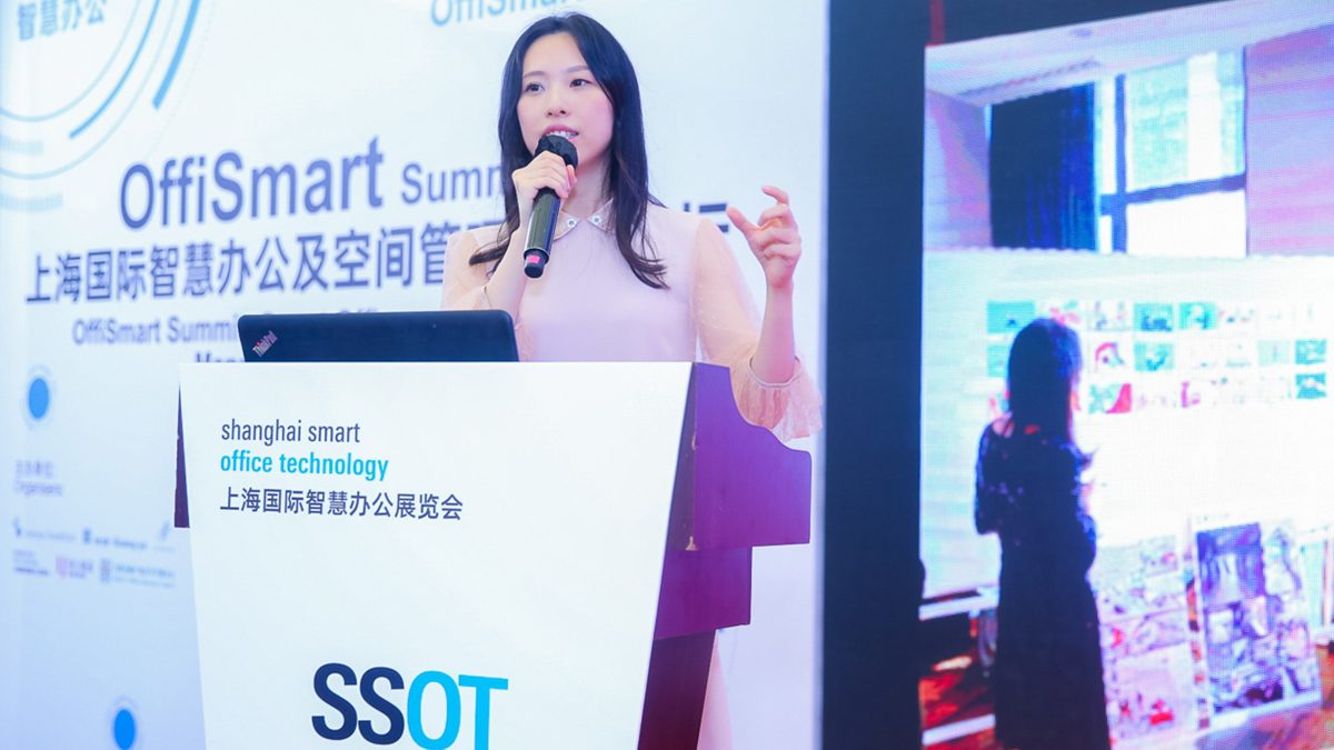 Elaine Fang speaking at Shanghai Smart Office Technology event