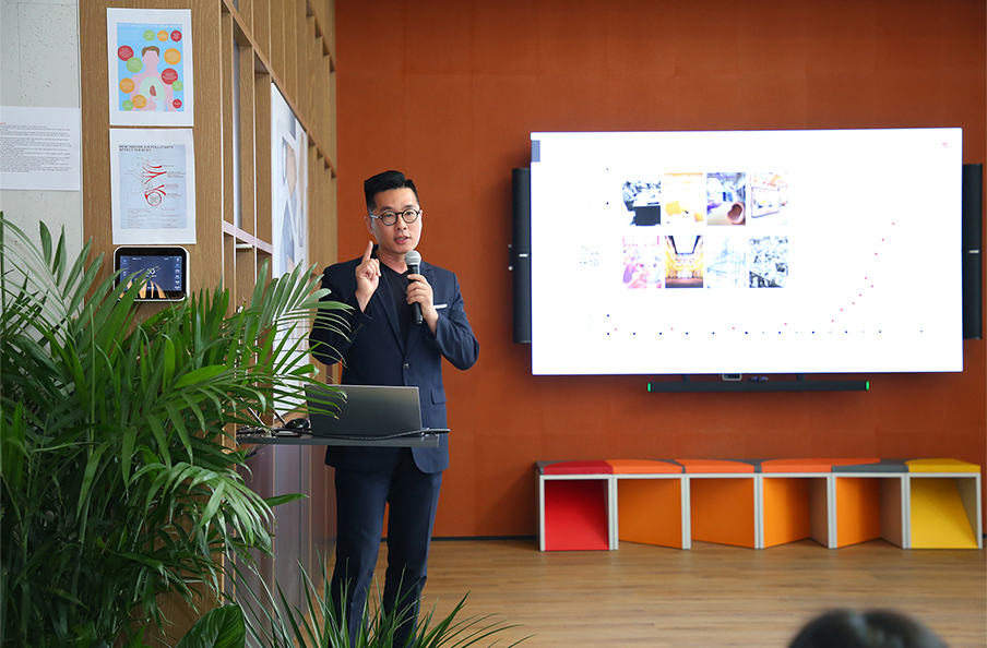 Jason Chiang speaking at ZhiXingXiaoZheng Shenzhen event
