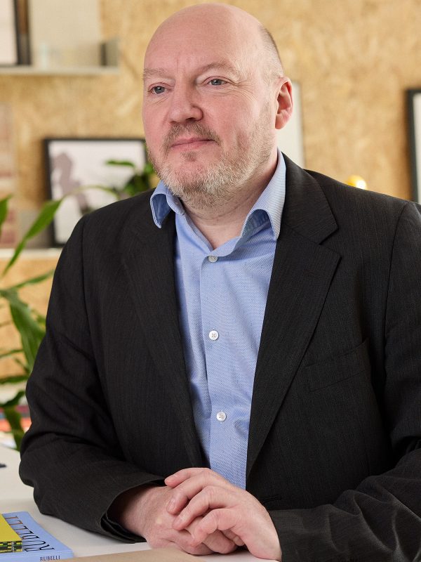 Anton Jeanes, Associate