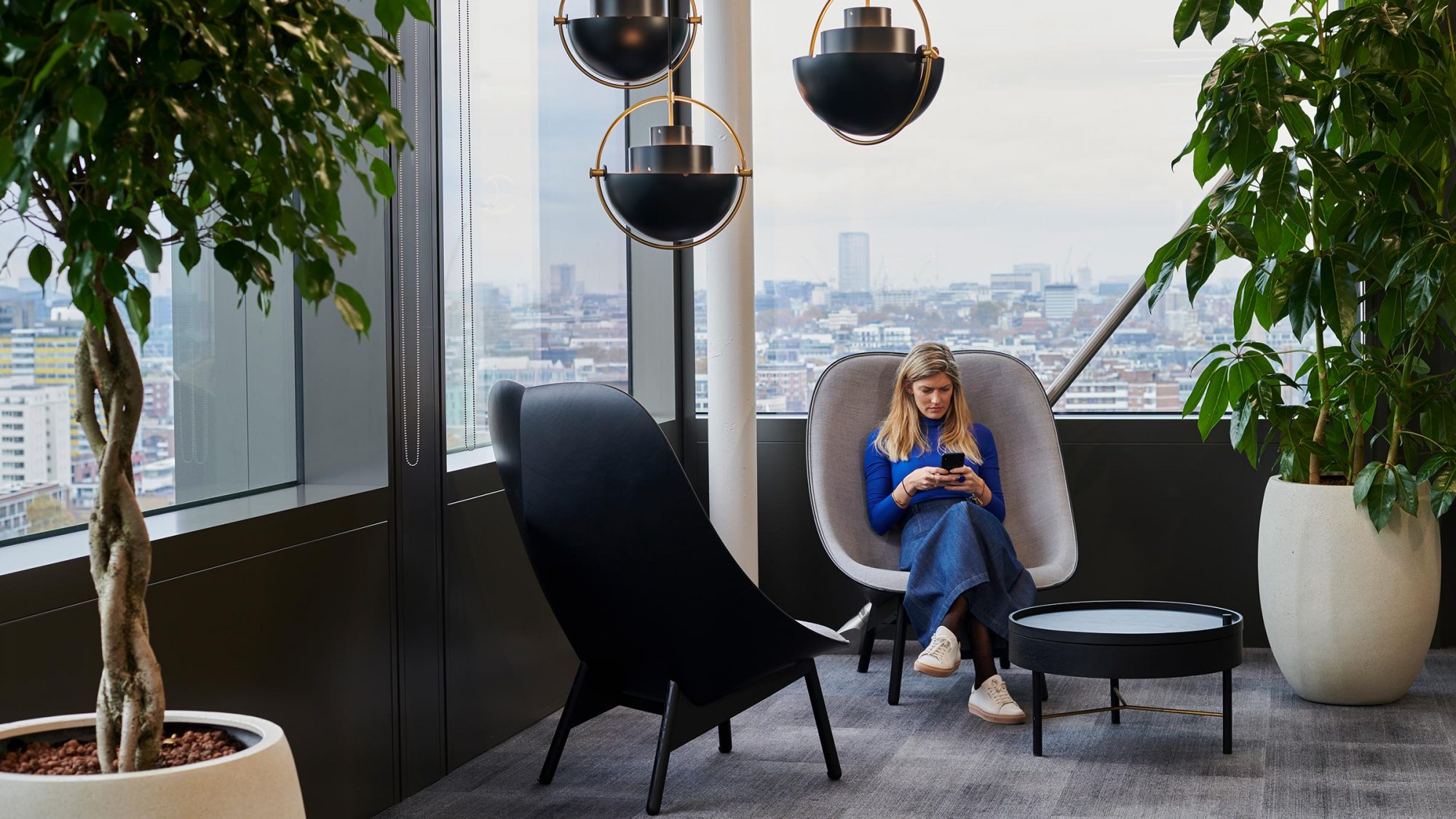 fintech-office-london-office-interior-lounge-plants