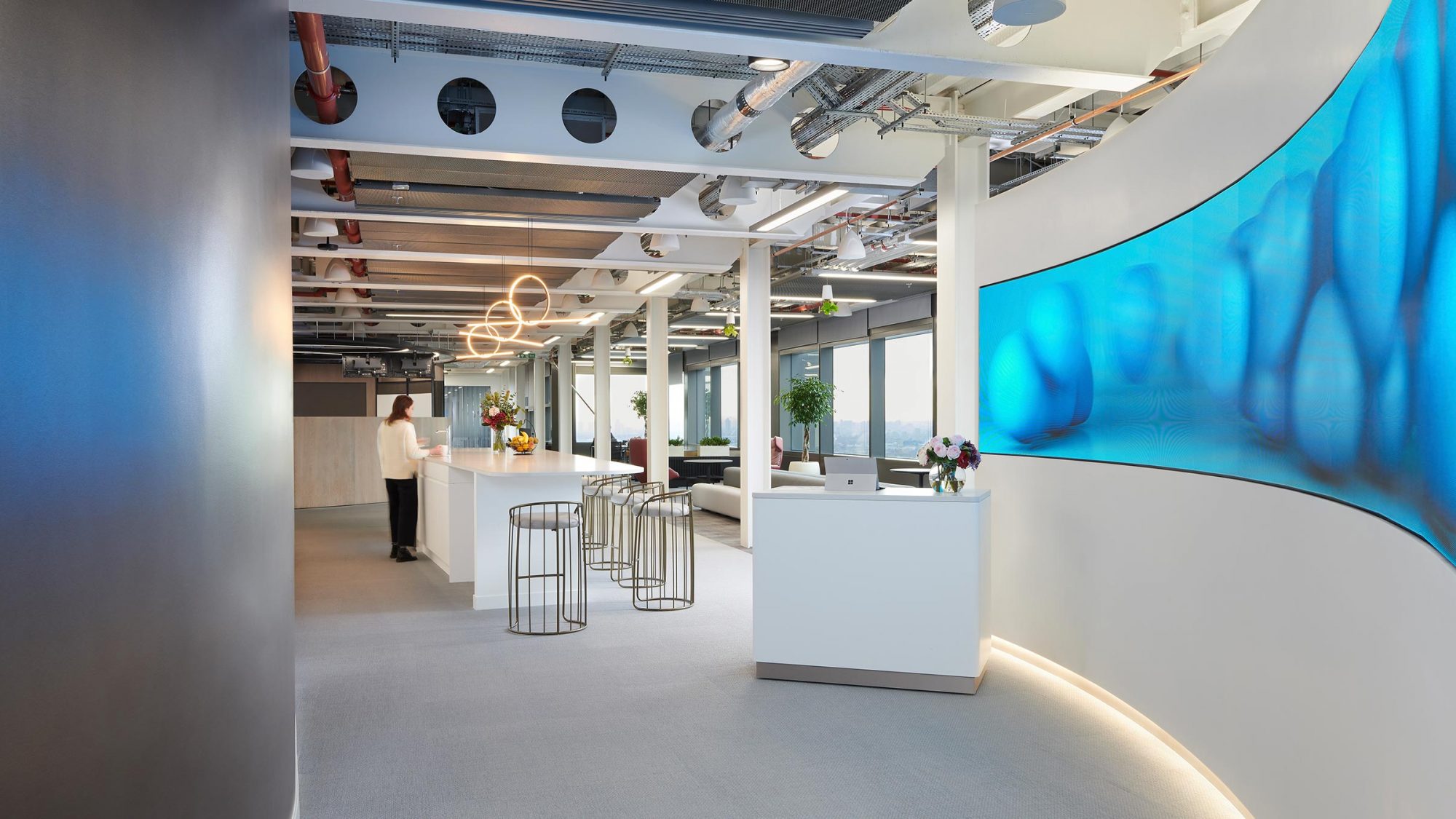 fintech-office-london-office-interior-reception-video-wall