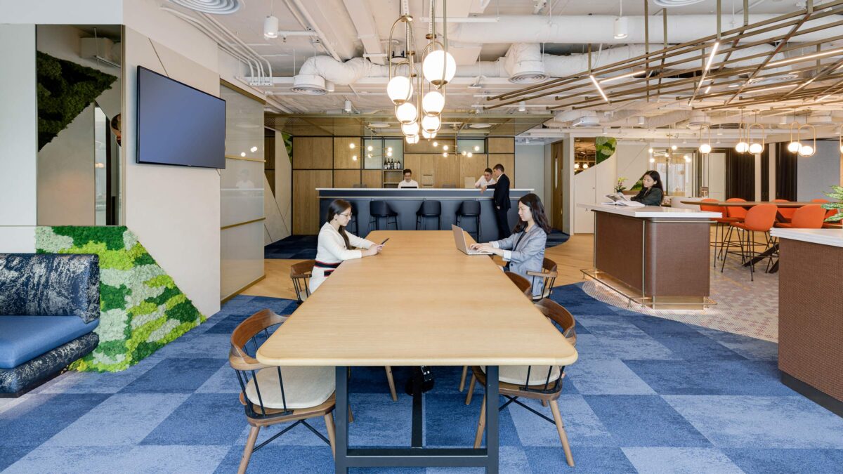 pernod-ricard-hong-kong-office-interior-long-table-seating