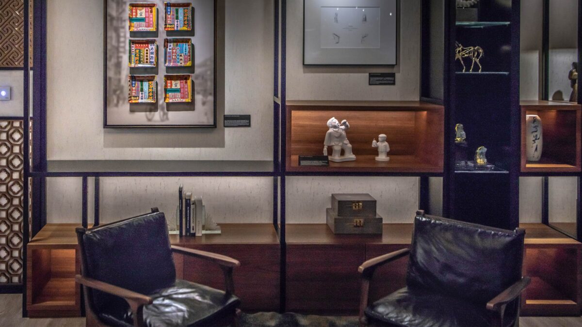 hyatt-hong-kong-shanghai-office-interior-casual-seating-shelf-ornaments