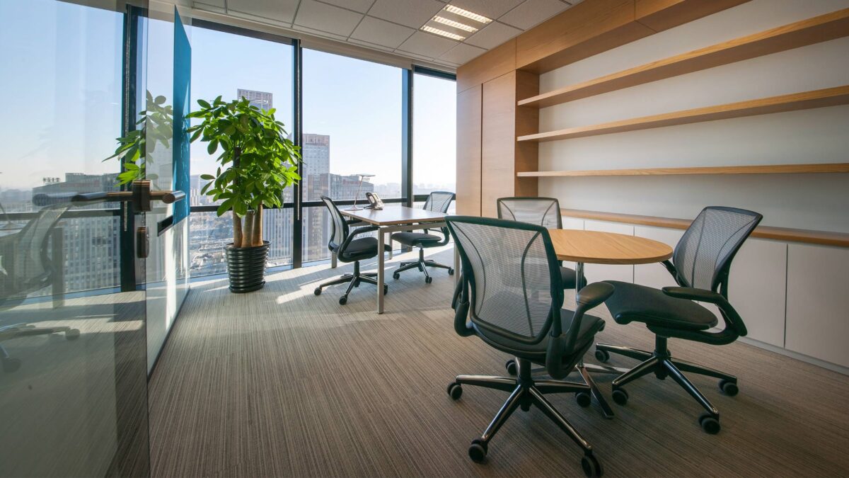 yale-university-beijing-office-interior-desk-plants