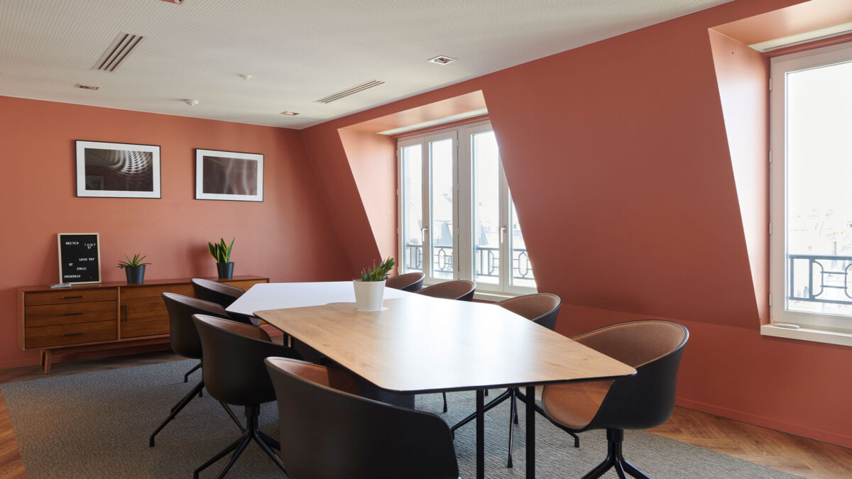 deezer-paris-bureau-équipe-table au salle de réunion