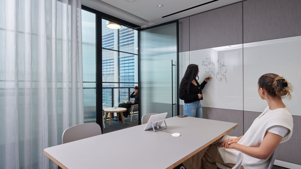 global-media-company-london-office-interior-meeting-room