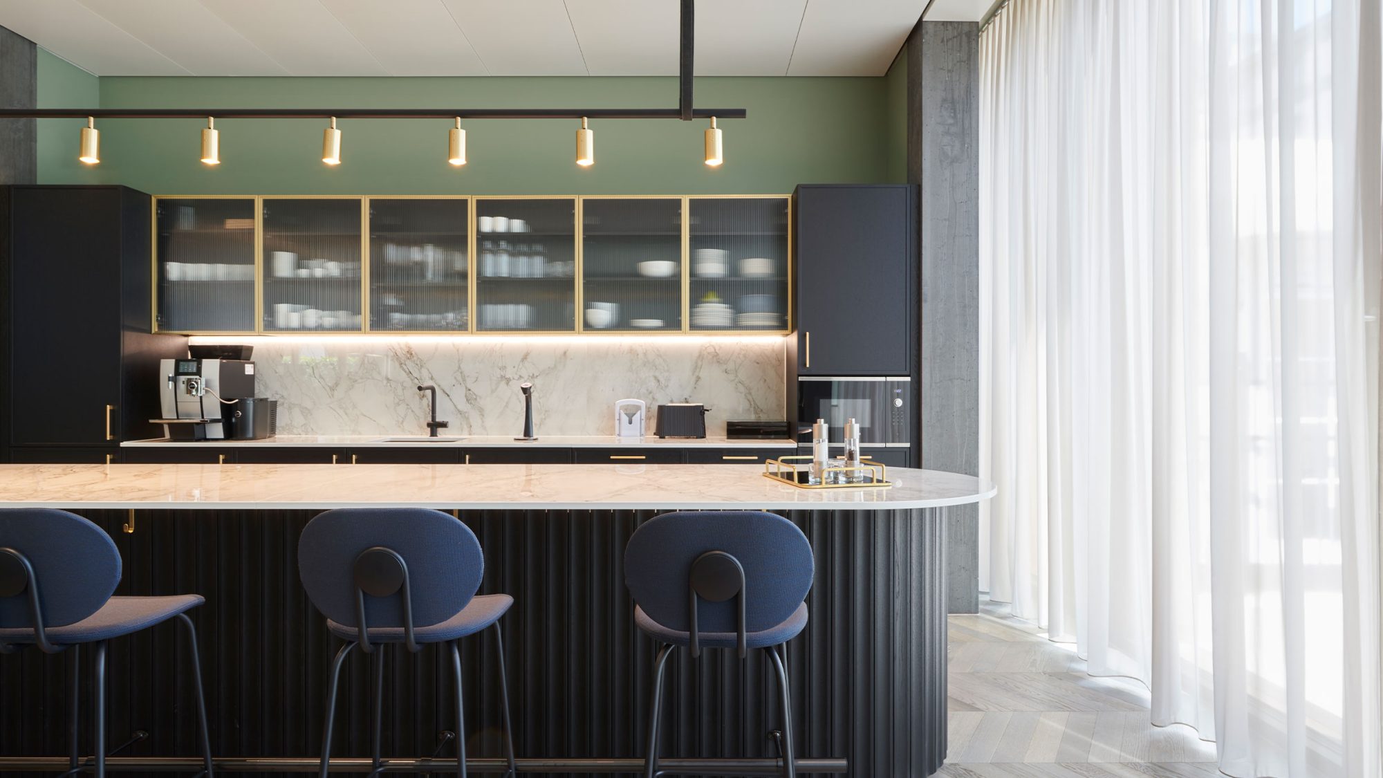 lmr-partners-zurich-office-interior-tea-point