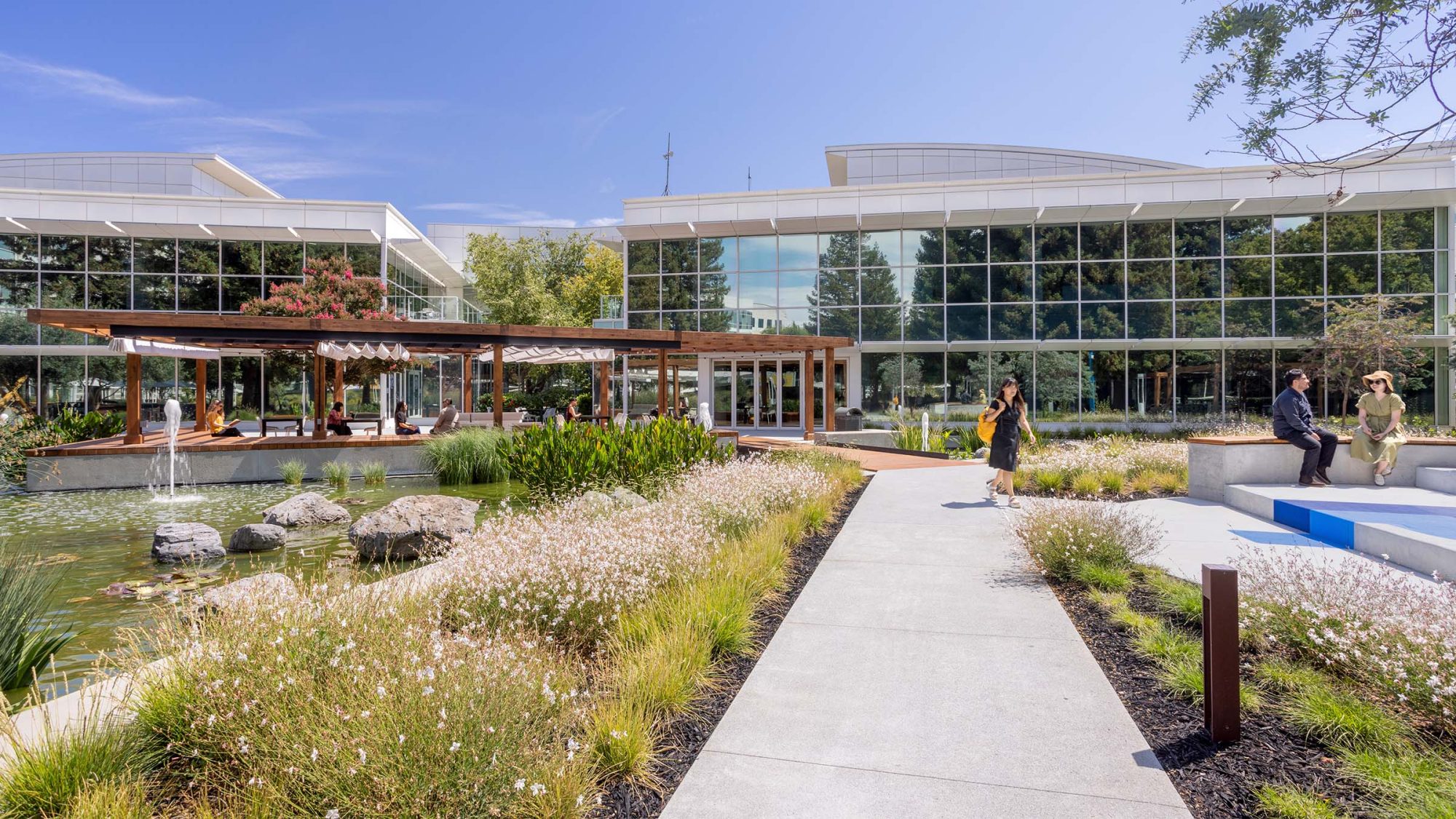 Outdoor space designed for PayPal by M Moser featuring an experiential garden, rest and work environment.