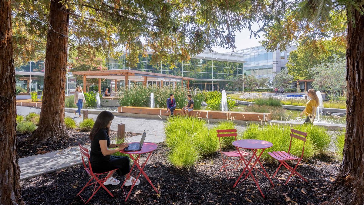 Private or collaborative work points in the garden at PayPal’s outdoor office campus.