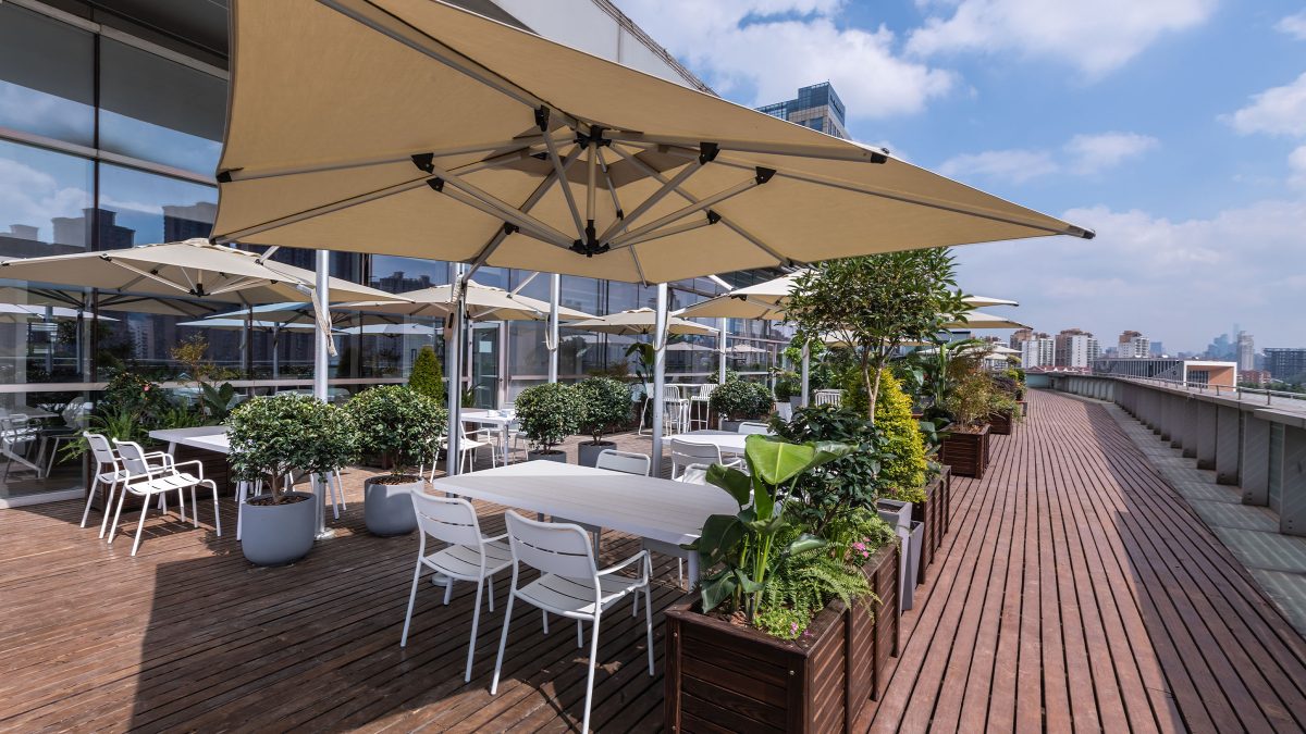 ecolab-shanghai-office-interior-rooftop-graden