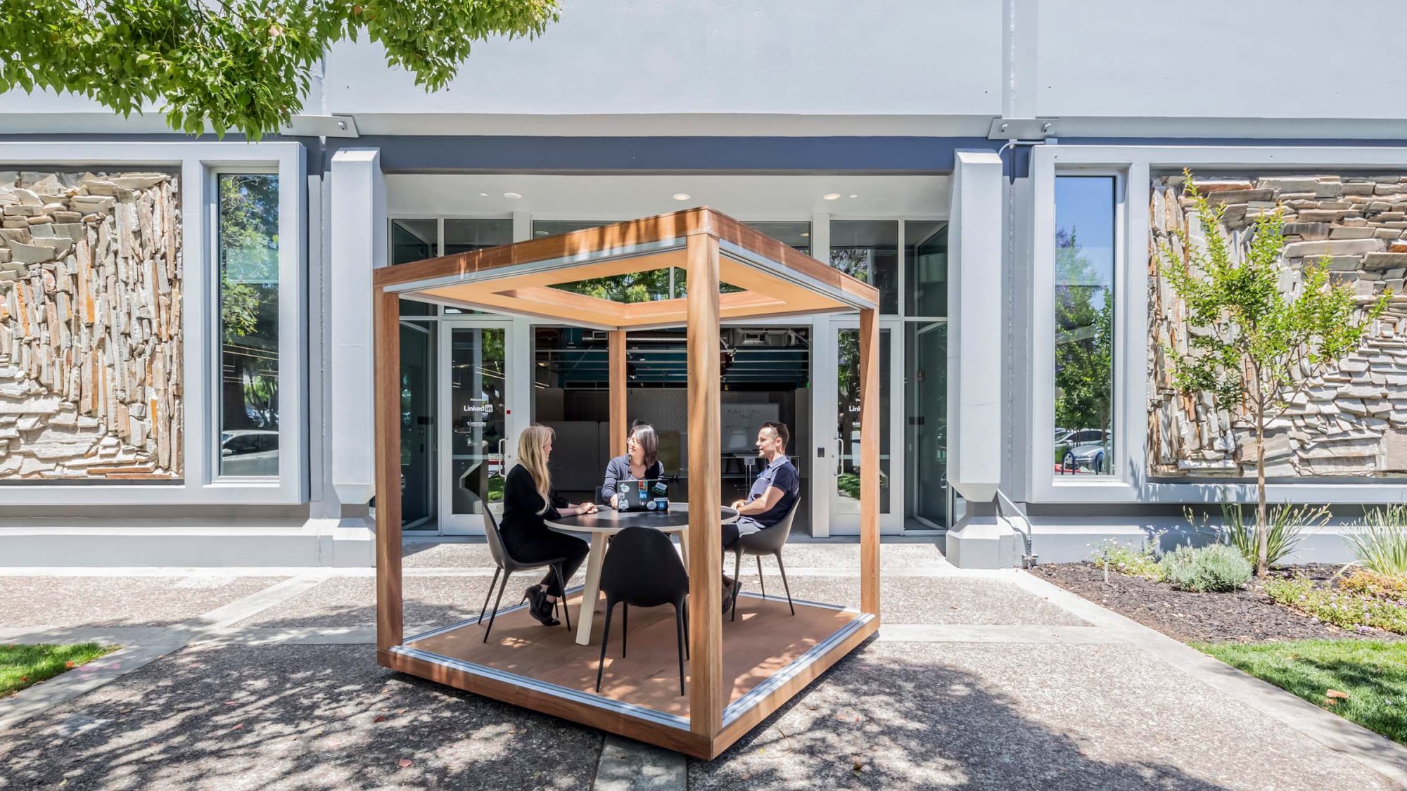 Outdoor meeting space for healthy routine