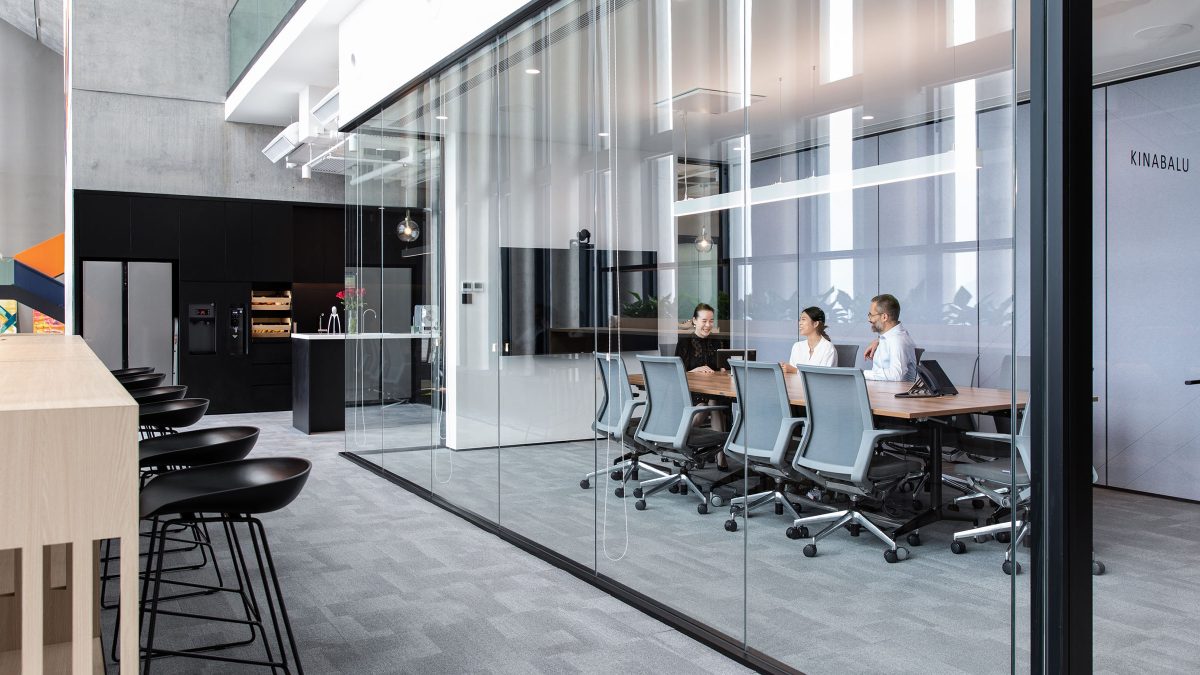 transparent walls meeting rooms 