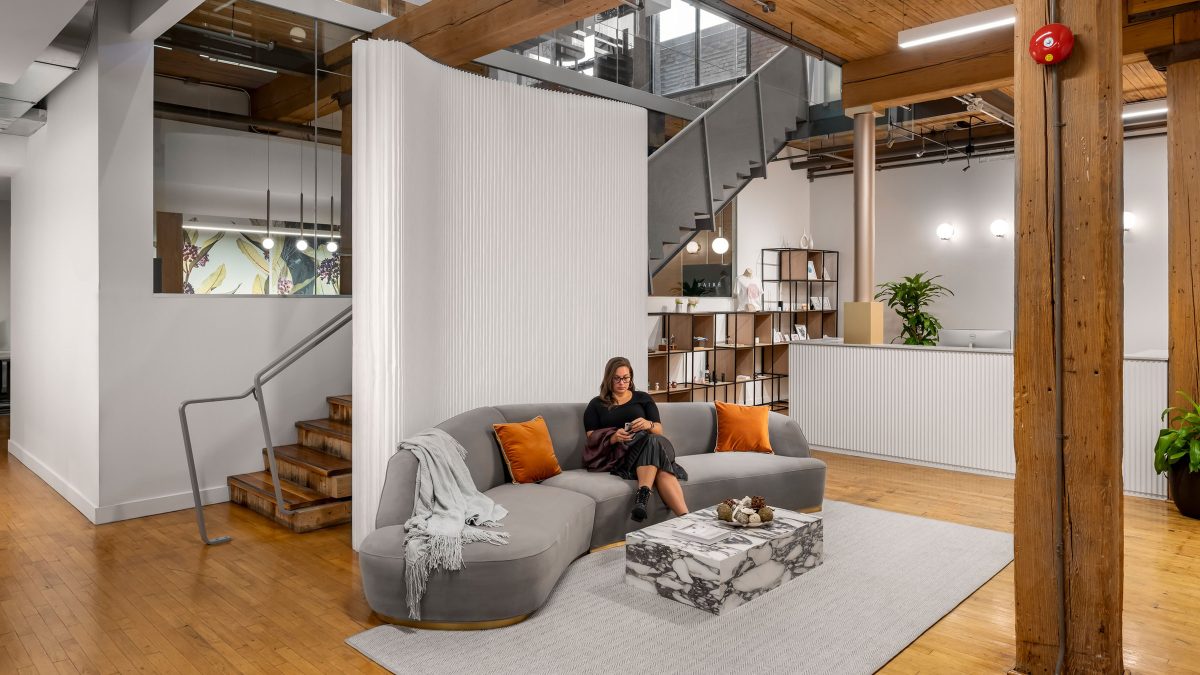 Social collaboration area at Faire’s Toronto office provided by M Moser architecture and design firm.