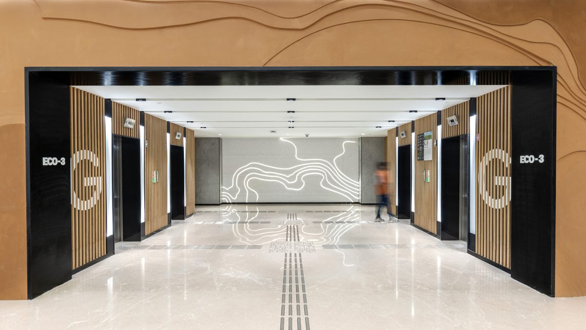 tech-company-bangalore-office-interior-lift-lobby