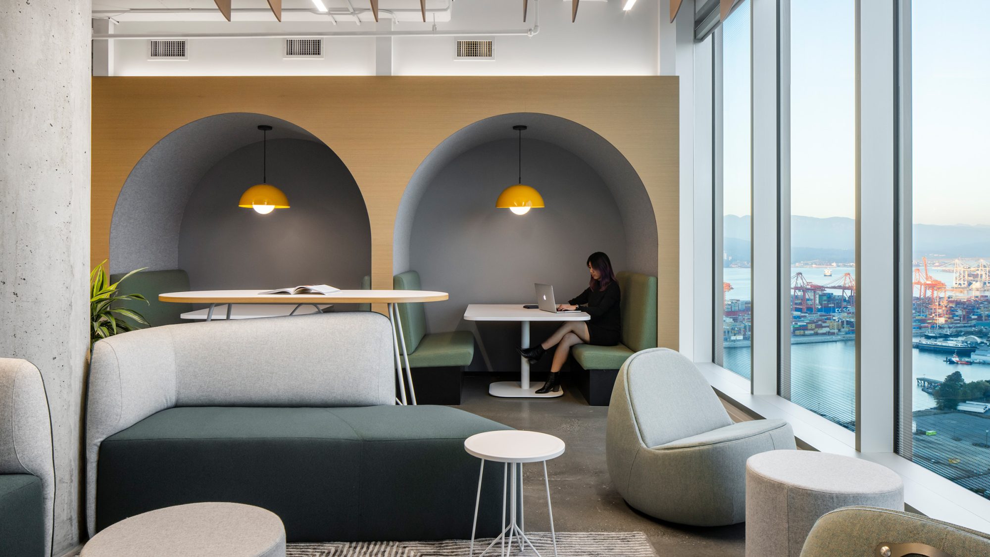 M Moser’s office design in Vancouver supports the employee experience in a post-pandemic workplace.