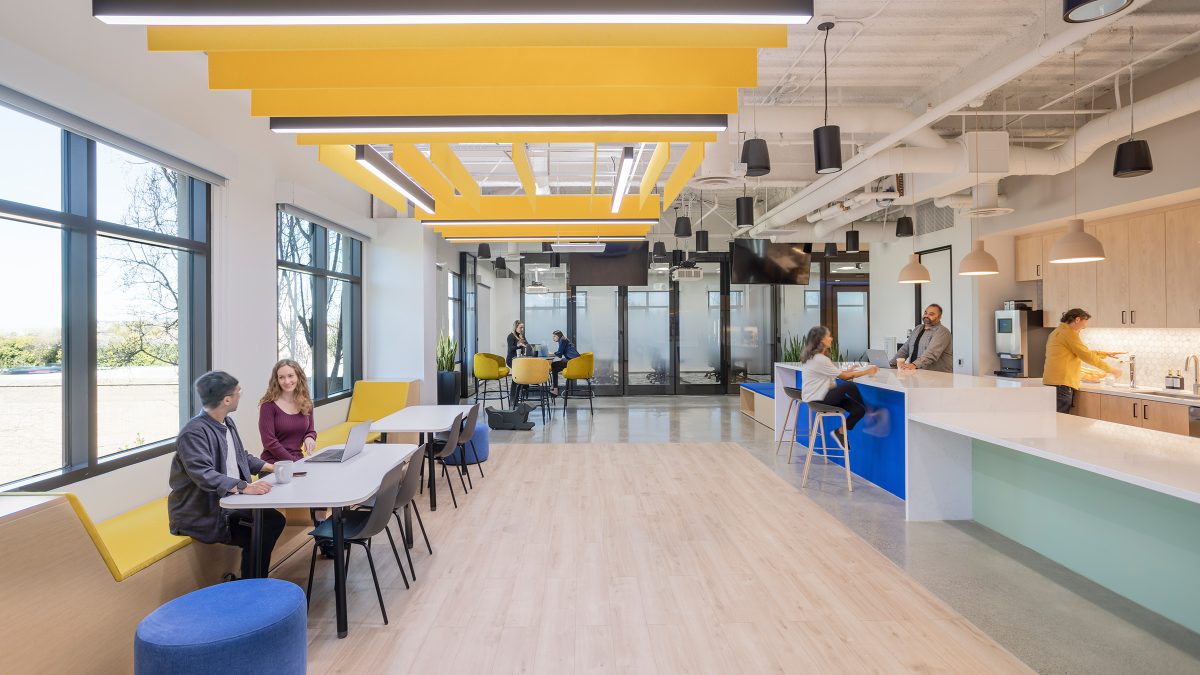 Café and work style setting offered to employees at Zynga in San Mateo featuring modular furniture and spaces for group or individual activities.