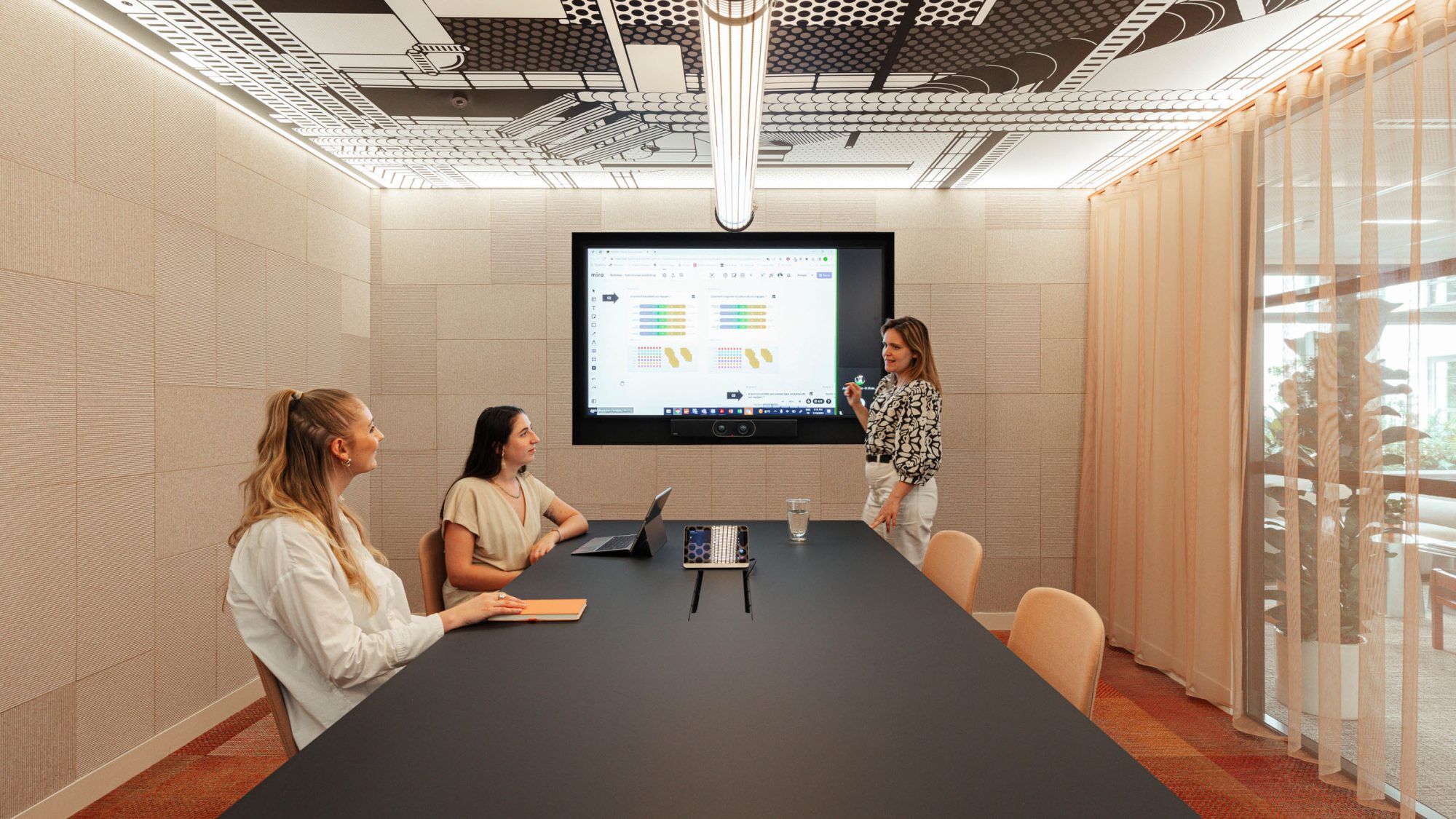 Salle de réunion intérieure du bureau M Moser Paris