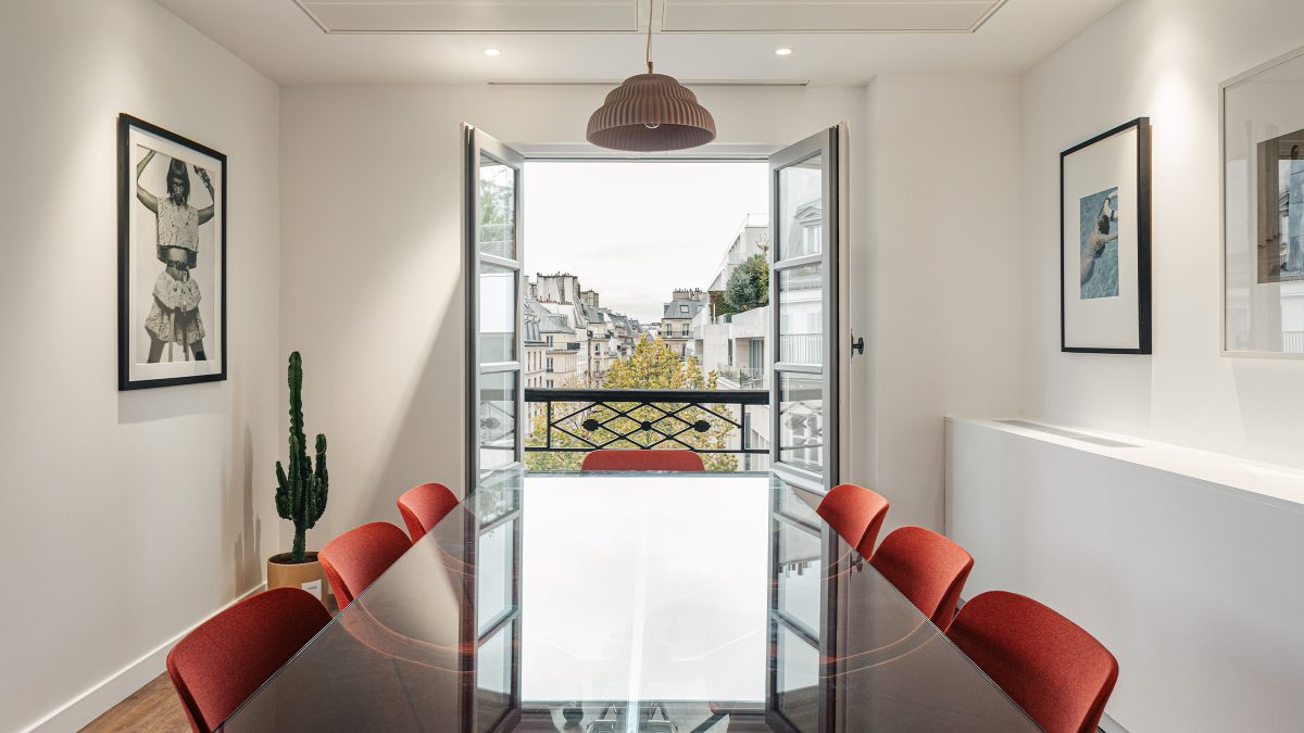 view of condé nast france meeting room