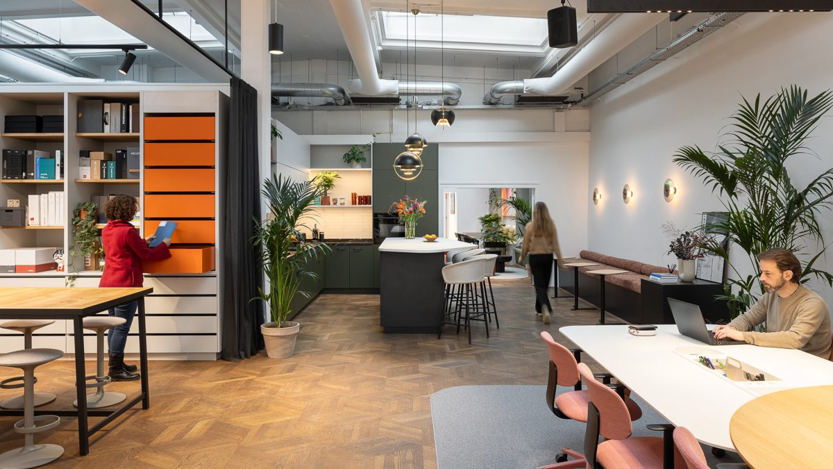 wide-shot-of-teapoint-area-at-M-Moser-Amsterdam-studio