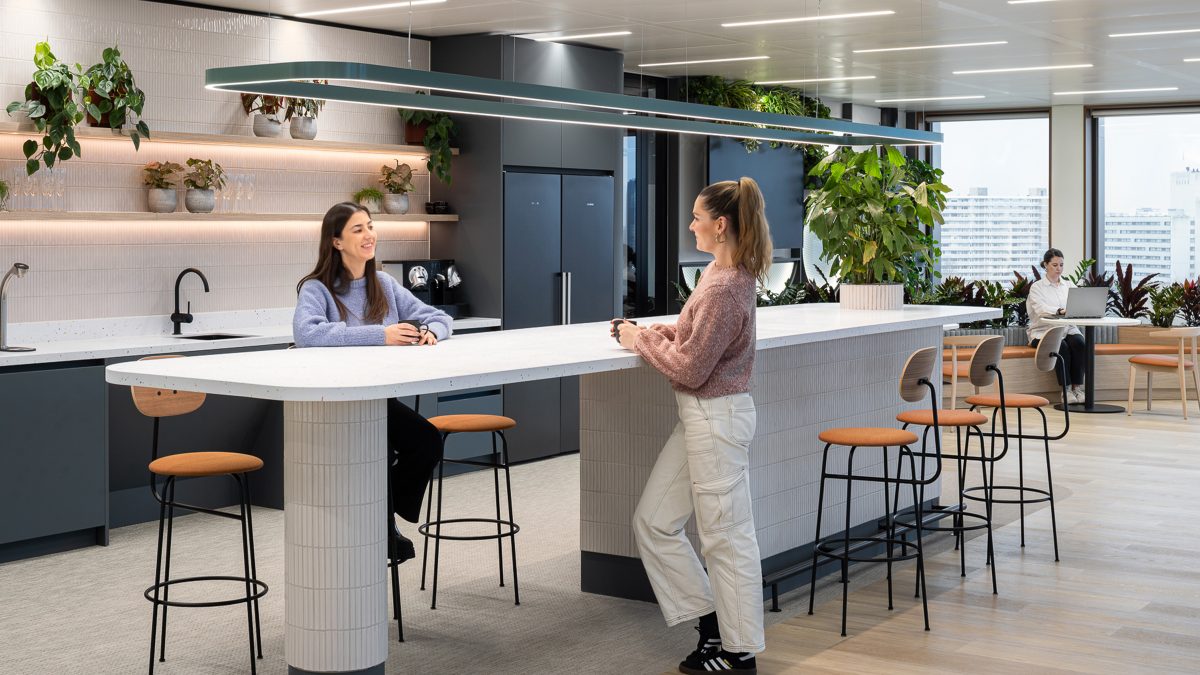 two-peope-socialising-within-tea-point-in-pinsent-masons-amsterdam-office