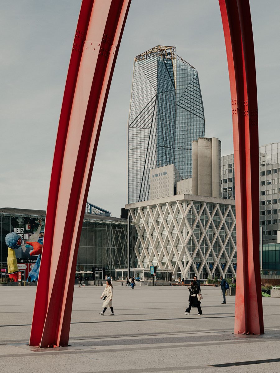 exterior-shot-of-hekla-tower-la-defense-at-wtw-paris-office