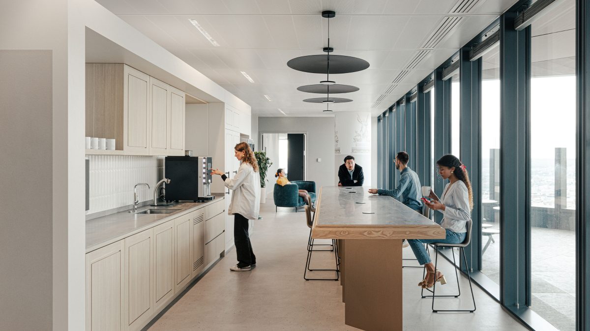 people-socialising-in-teapoint-at-wtw-paris-office