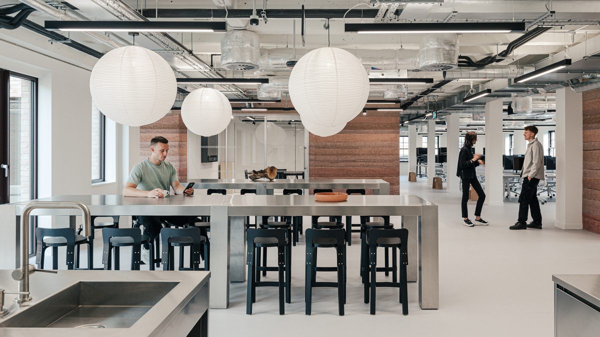 dining-area-communal-space-at-on-london-office