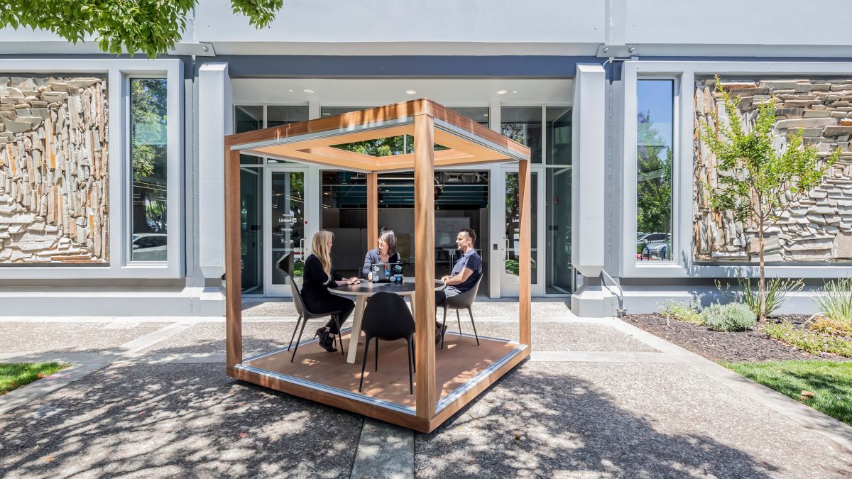 MMoser-London-Collaborative-Office-Space-Outdoor-Work-Design