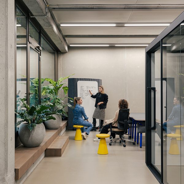 huddle-space-in-office-design-in-Berlin