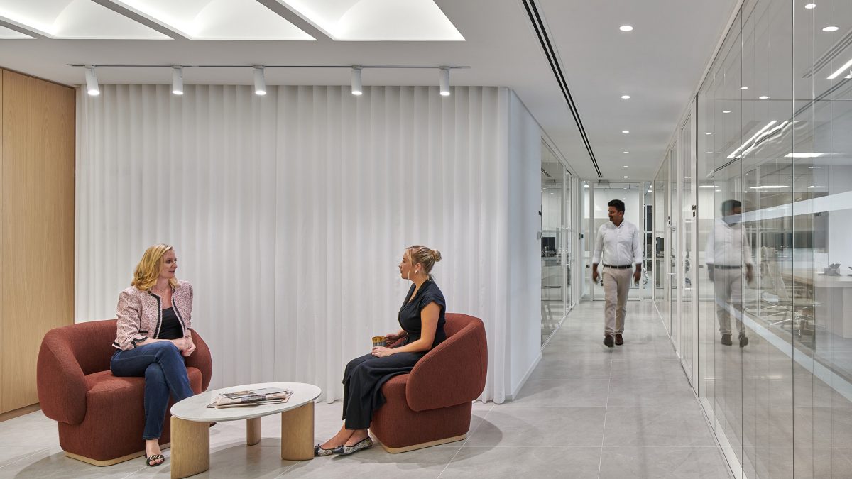 two-people-in-waiting-area-at-king-and-spalding-abu-dhabi-office
