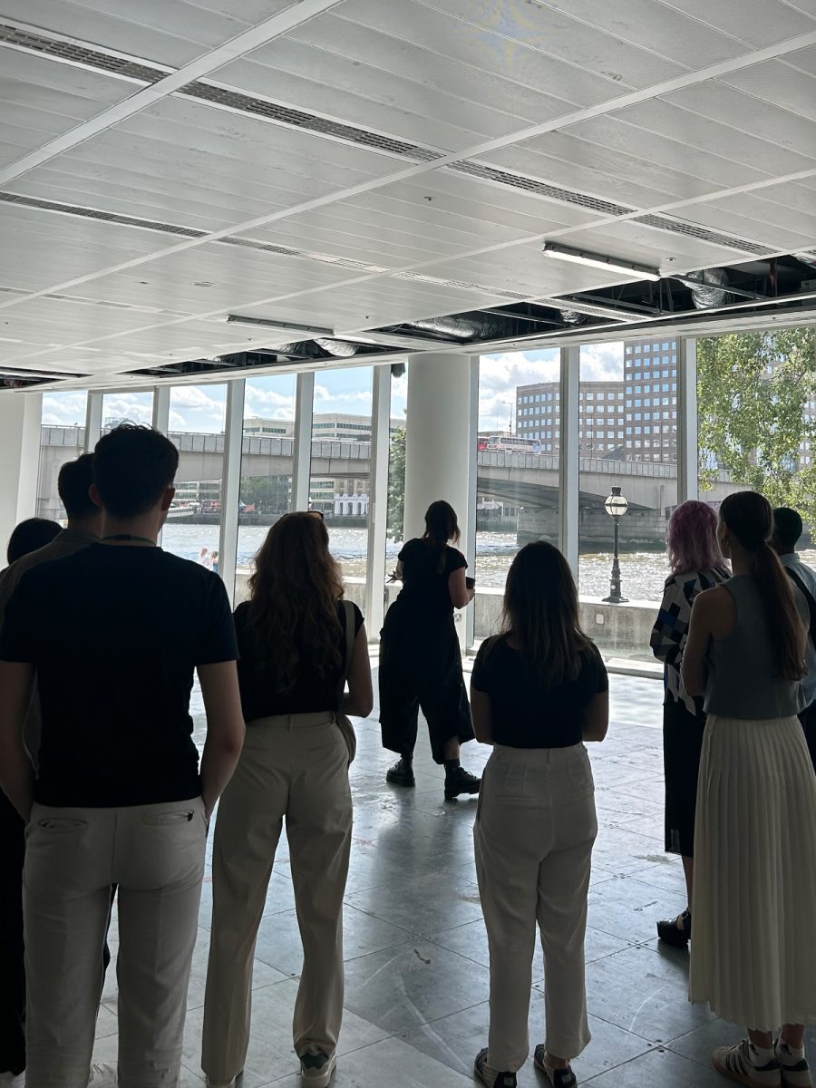 people-on-office-tour-for-moser-change strategy