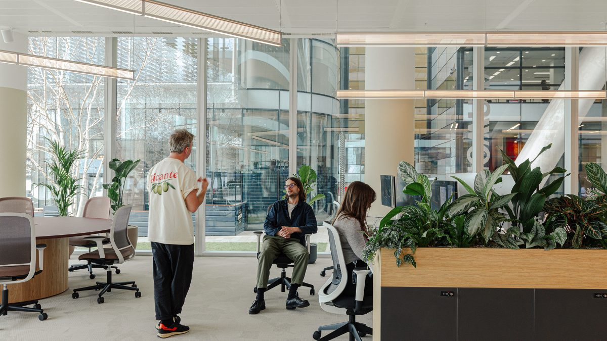casual-conversation-by-two-people-in-open-plan-at-m-moser-london-studio