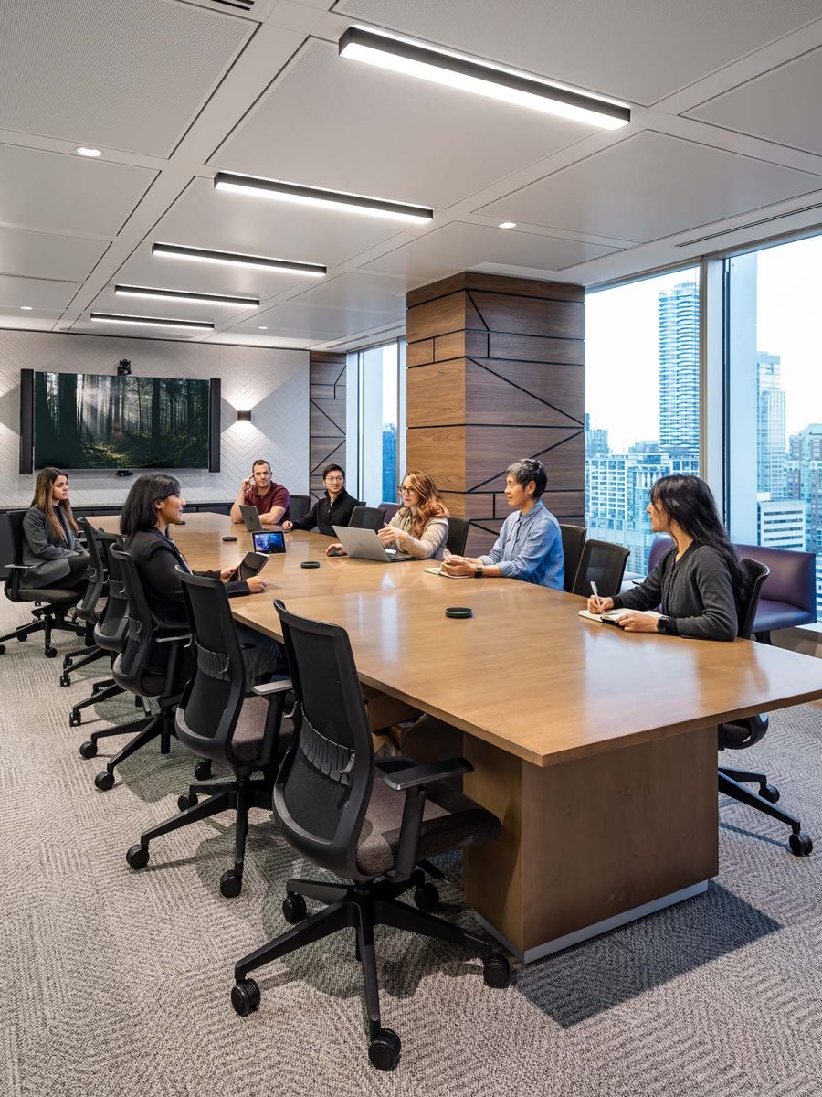boardroom-design-people-in-meeting