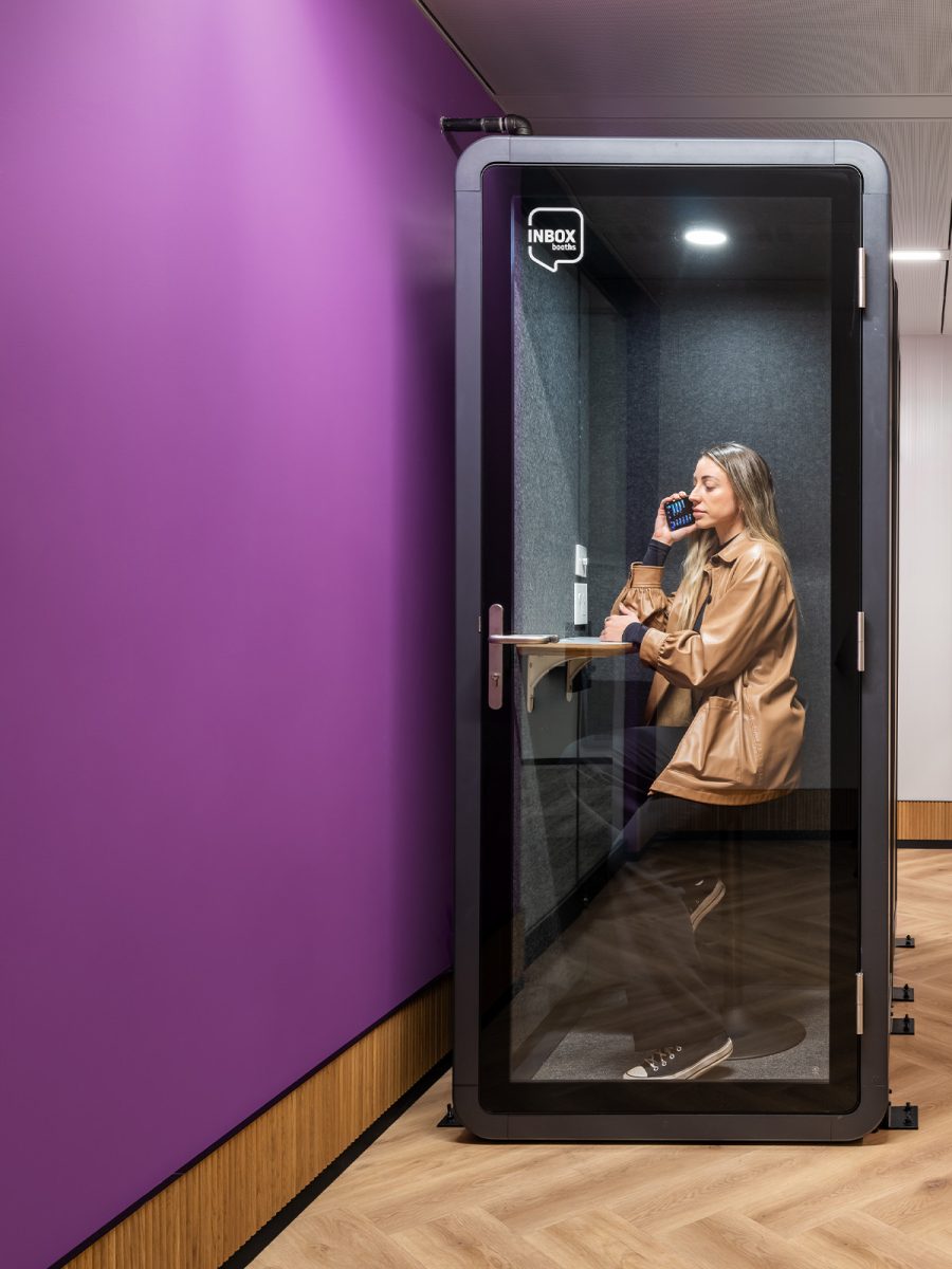 woman-in-phonebooth
