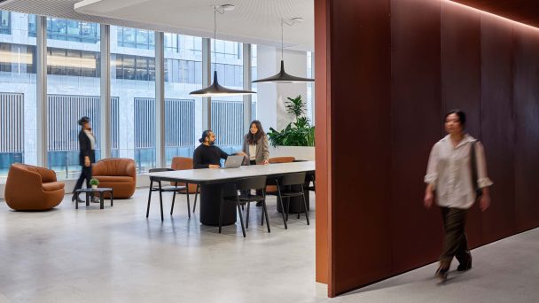 hsbc-new-york-workplace-design-interior-hallway