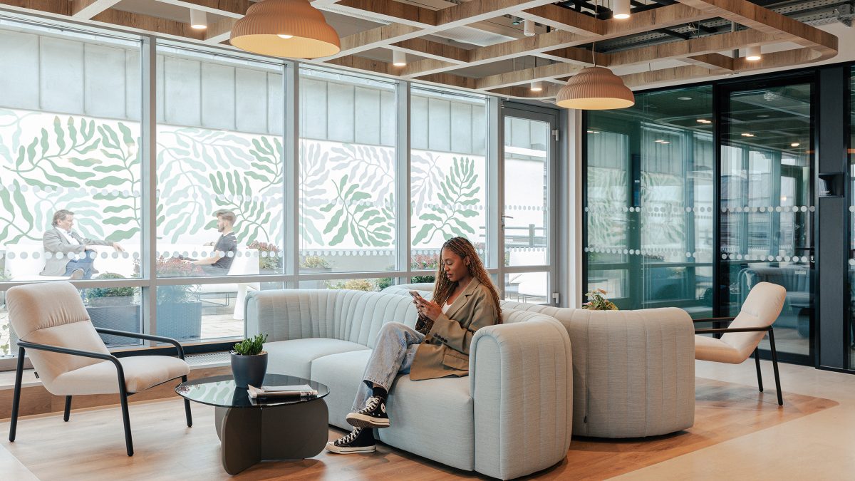 employee-lounge-comfortable-office-furniture
