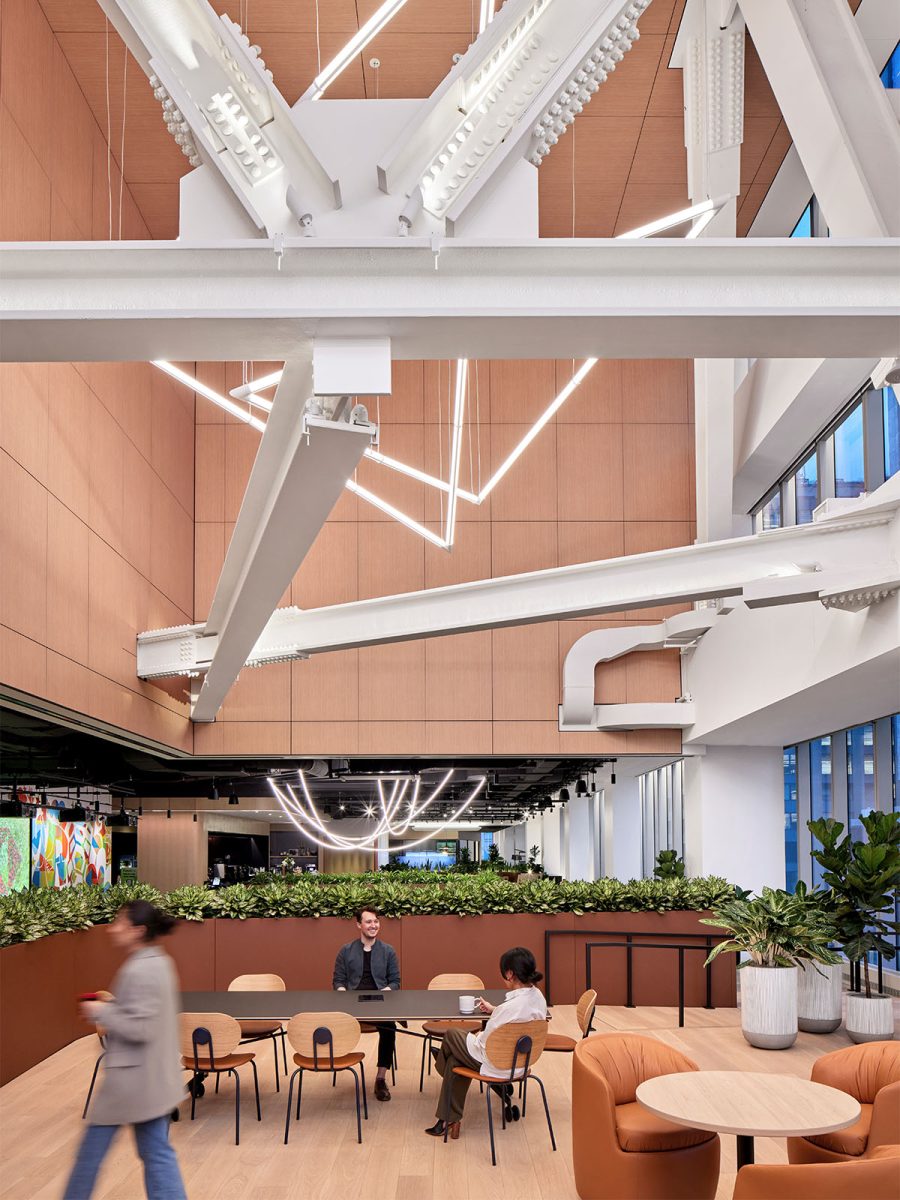 inside-HSBC-large-employee-lounge-and-workspace