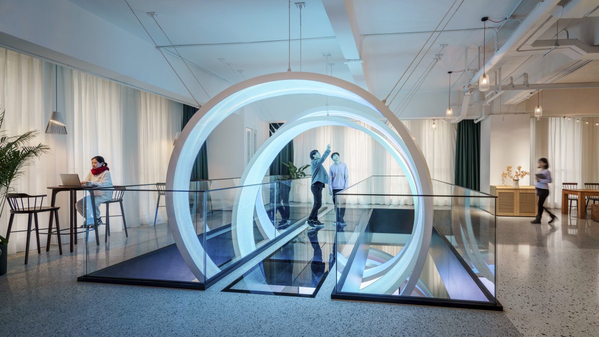 Lilith Games immersive workplace