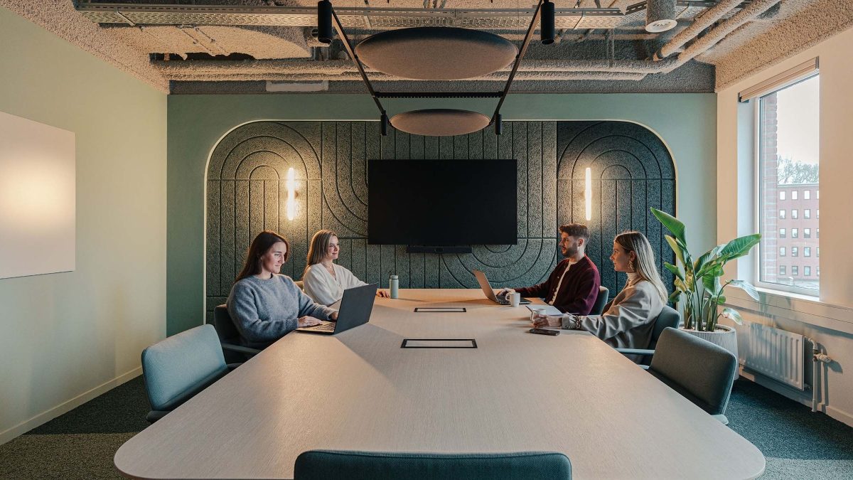 MMoser-London-financial-workplace-design-meeting-room