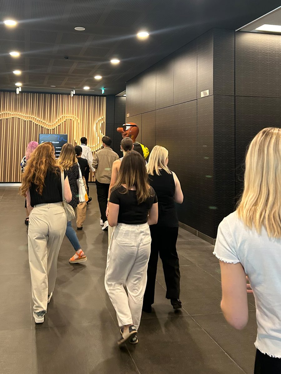 people-touring-a-building-lobby-for-moser-change strategy