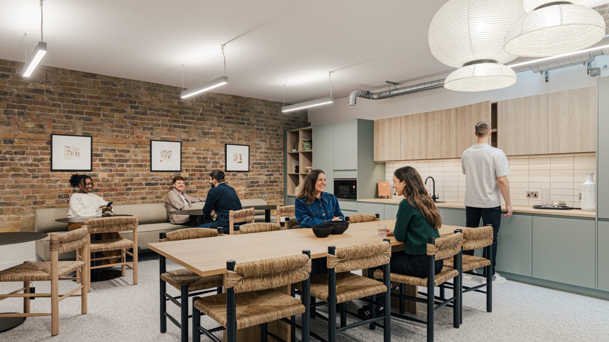 large-group-dining-in-tea-point-within-knotel-tenant-ready-space