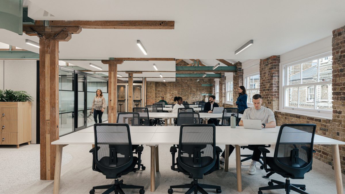 workstations-in-open-plan-within-knotel-tenant-ready-space