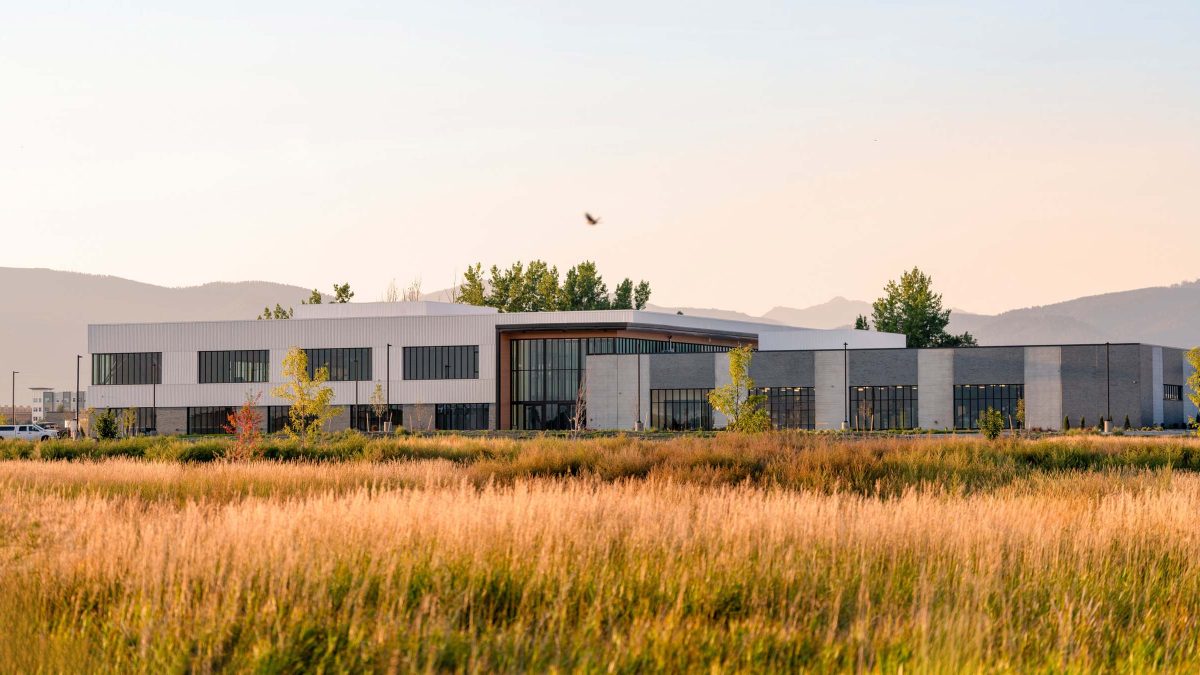 r&d-workplace-exterior-green-field-building-design