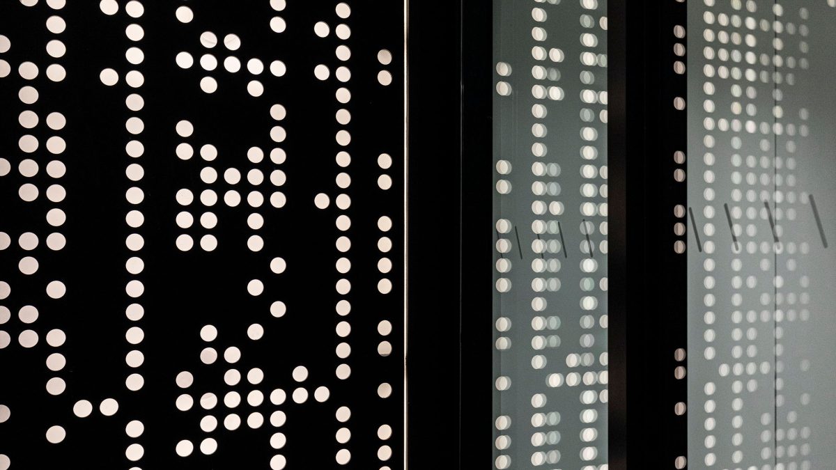 data-art-close-up-brand-experience-wall